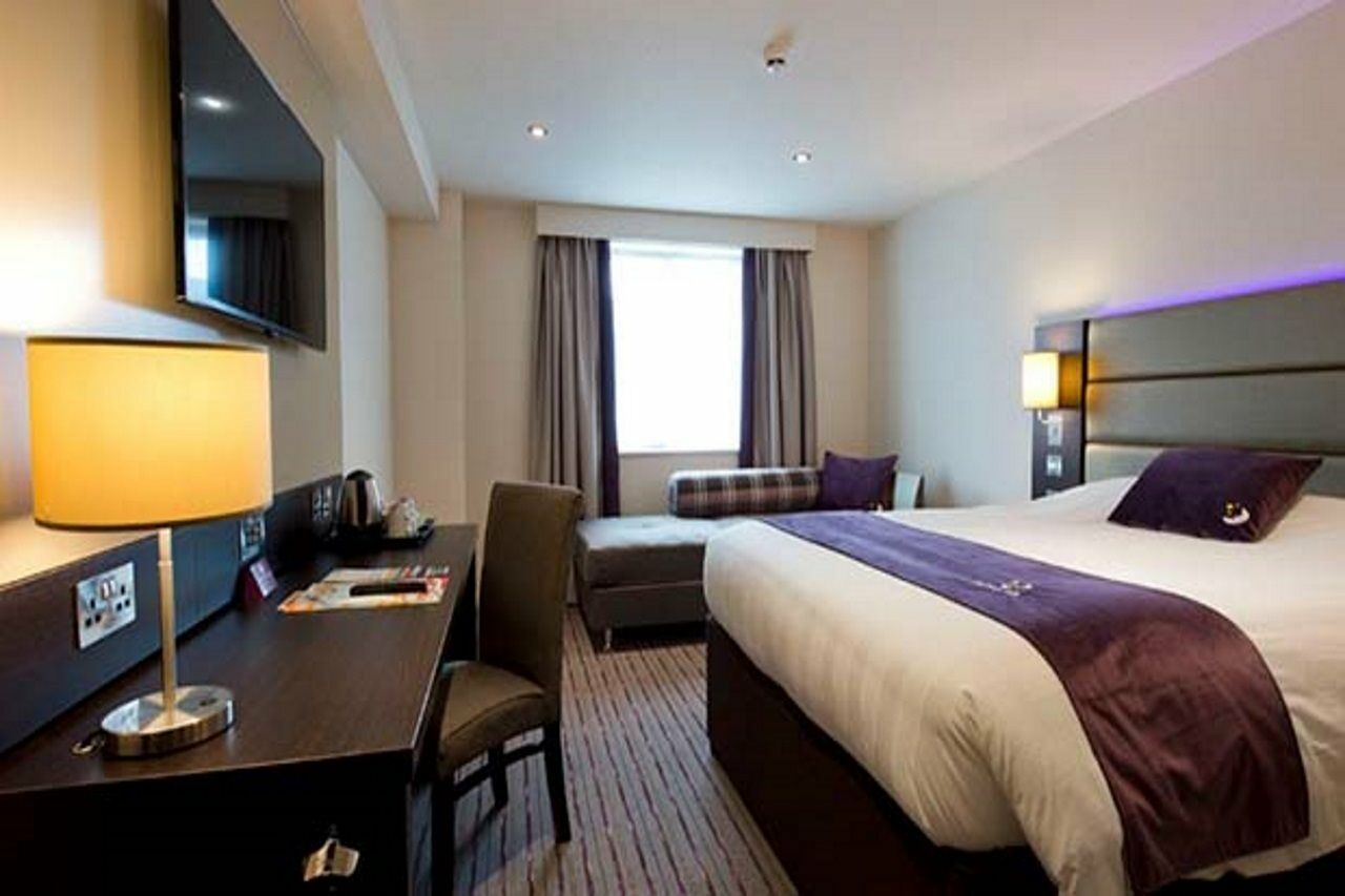 Premier Inn Addlestone Exterior photo